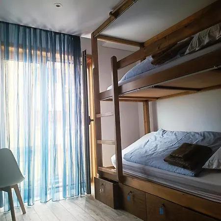 Cachinnans & Vandrerhjem *